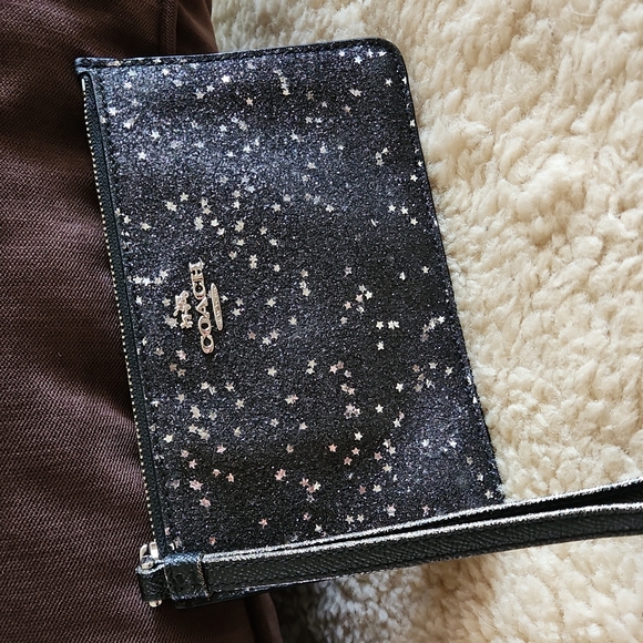 Gorgeous NWOT Coach Starry Night Shimmer Wristlet ๐ค๐ป - Picture 10 of 11